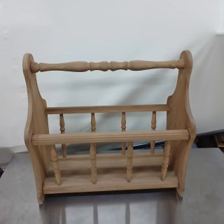 Revistero de madera rústico