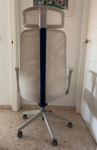 Silla de estudio ergonómica beige y gris