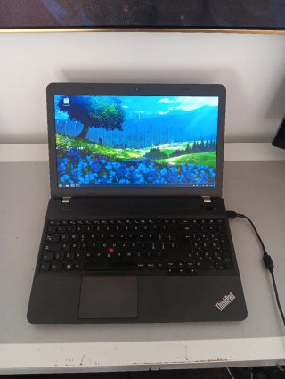 Lenovo Thinkpad E555 + Cargador