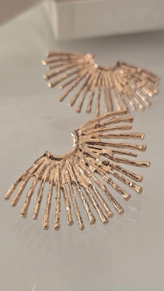 Pendientes dorados abanico statement