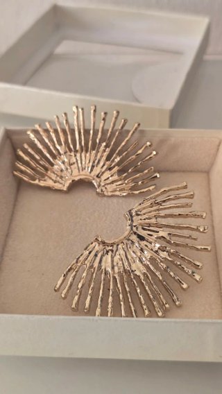 Pendientes dorados abanico statement