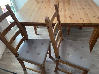 Mesa de comedor de madera