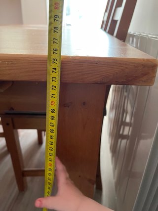 Mesa de comedor de madera