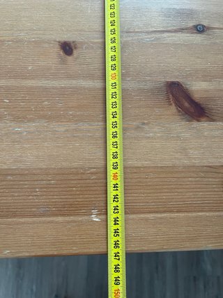 Mesa de comedor de madera