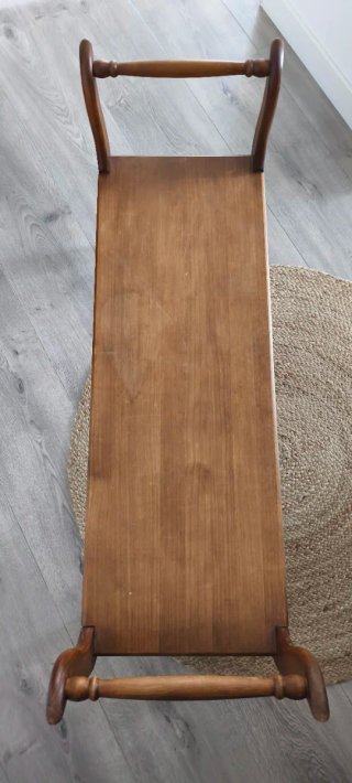Banco de madera con brazos