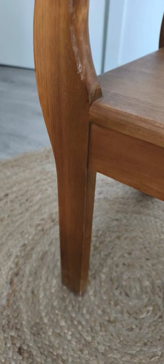 Banco de madera con brazos