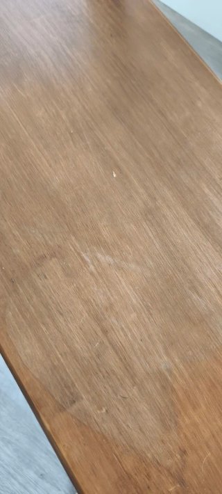 Banco de madera con brazos