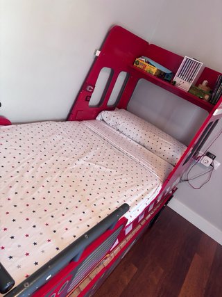 Cama infantil camión bombero roja Para 2 colchones