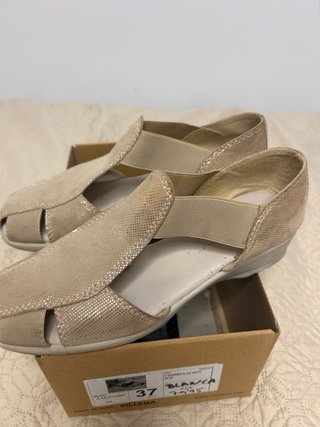 Sandalias Verano Beige y Dorado