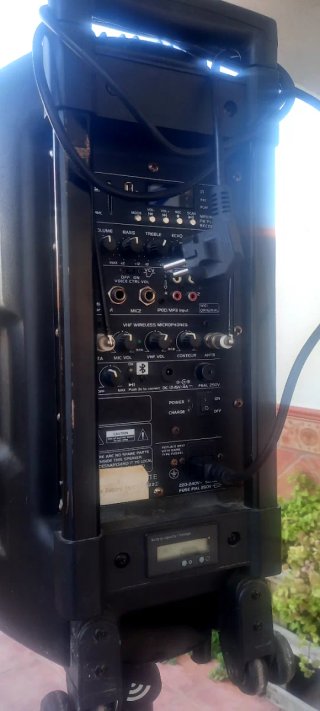 Alquiler de altavoces negros