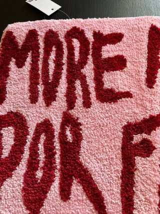 Tappeto bagno More Amor Por Favor rosa