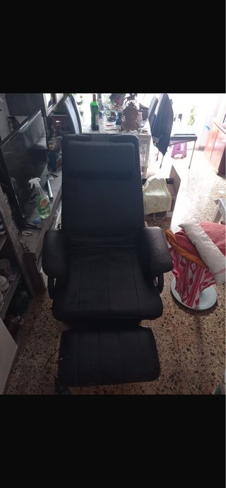 Butaca reclinable piel negra seminueva