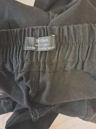 Pantalón negro ancho con goma