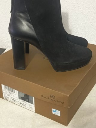 Botines de piel y ante negros