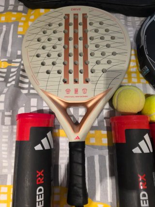 Conjunto Palas Pádel Adidas y Dunlop + Pelotas