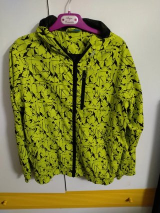 Conjunto chubasquero estampado