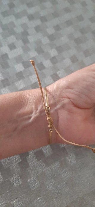 Pulsera con baño de oro con cuentas verdes