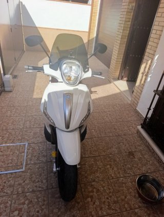Piaggio Beverly 300 Marrón y Blanco