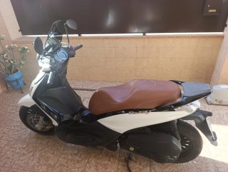 Piaggio Beverly 300 Marrón y Blanco
