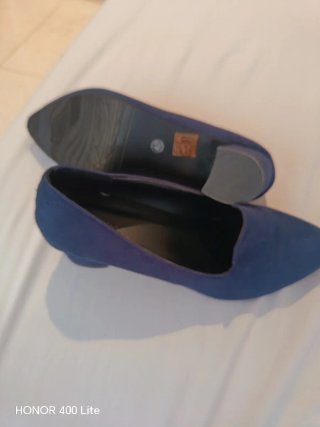Zapatos de tacón azul.dice 42.pero es un 40.