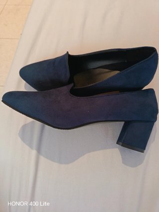 Zapatos de tacón azul.dice 42.pero es un 40.