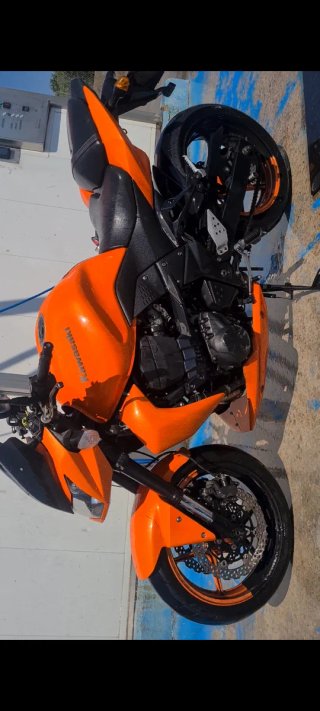 Kawasaki Z750 Naranja y Negra