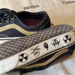 Zapatillas Vans Negras y Doradas