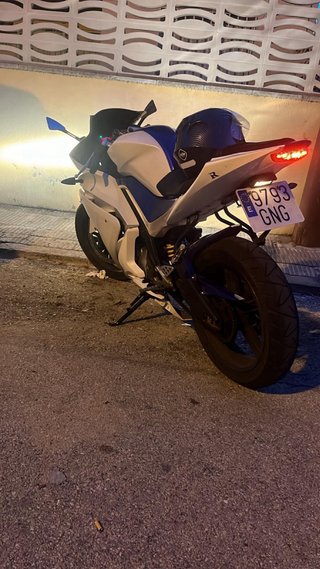 Yamaha YZF 125cc Sportbike Blanca y Azul