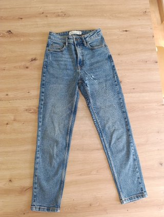 Pantalón vaquero Stradivarius Talla 34