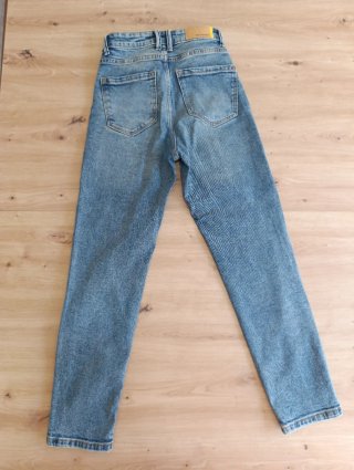 Pantalón vaquero Stradivarius Talla 34