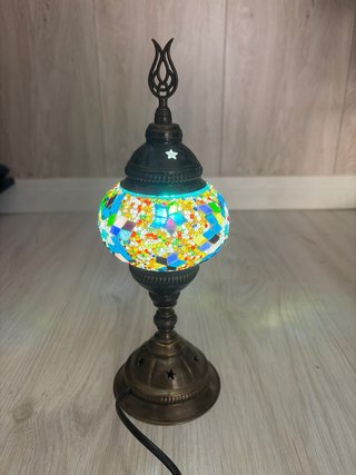 Lámpara de mesa de cristal y metal