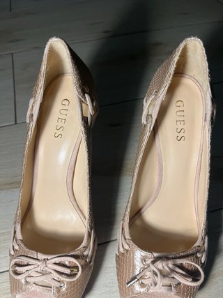 Tacones Guess Beige y Dorado