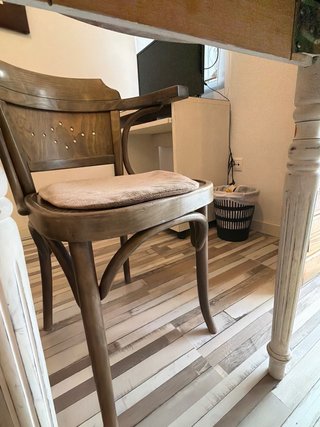 Mesa redonda cristal y madera con dos sillas