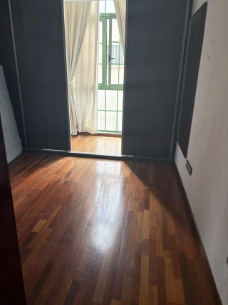 Piso edificio de los cristales