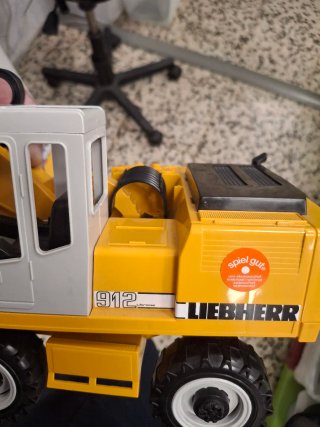 Escavatore Bruder Liebherr 912