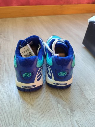 Zapatillas de pádel. Marca Bullpadel. Talla 41
