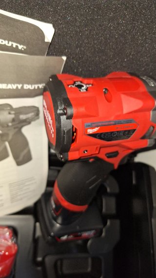 Llave de impacto Milwaukee M12 FIWF12 339 Nm 1/2