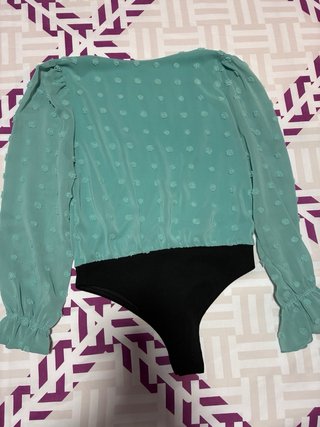 Body blusa cruzada con lunares