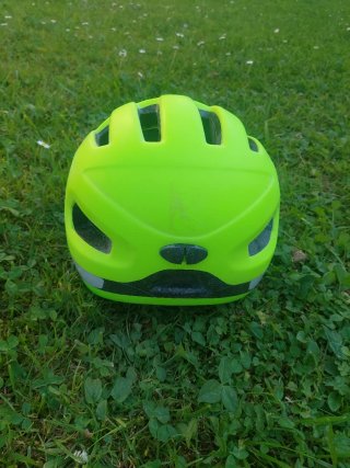 Casco B'Twin verde lima infantil.