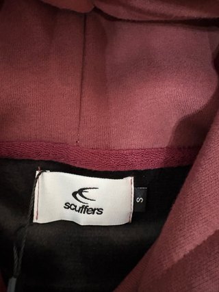 Sudadera Scuffers Burdeos con Logo Dorado