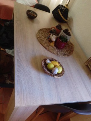 Mesa de comedor de madera