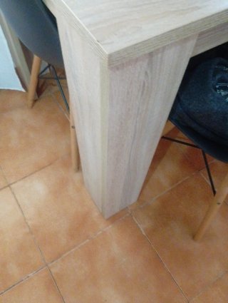 Mesa de comedor de madera