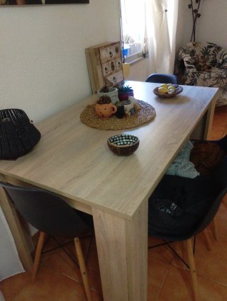 Mesa de comedor de madera