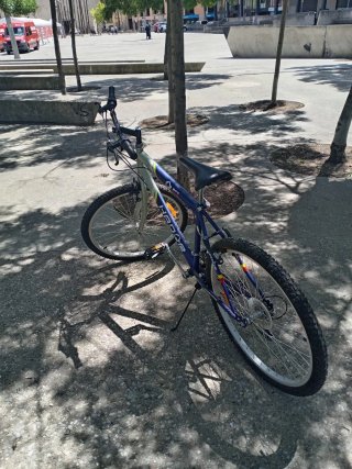 Bicicleta montaña azul y gris