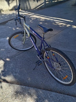 Bicicleta montaña azul y gris
