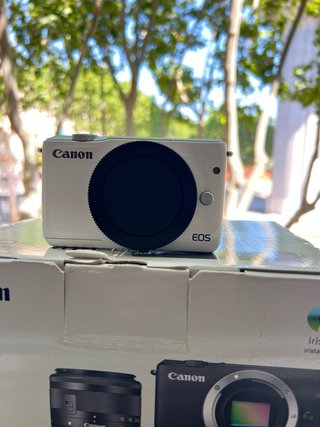 Canon M10 + Lente EF-M 15-45mm