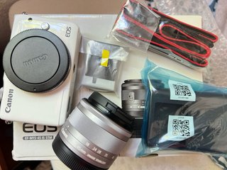 Canon M10 + Lente EF-M 15-45mm