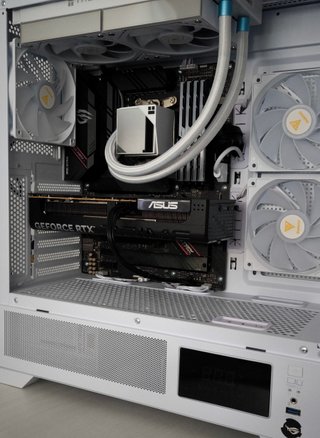 GAMER RYZEN 7 5700X RGB