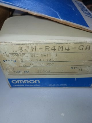 Detector fotoeléctrico OMRON E3JM-R4M4-G