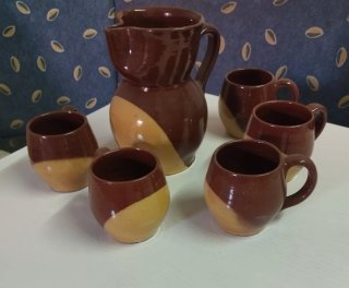 Jarra y 5 tazas de cerámica